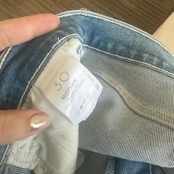 MOTHER Midrise Dazzler Ankle Fray in Reading by the Pool Wash - Picture 6 of 7